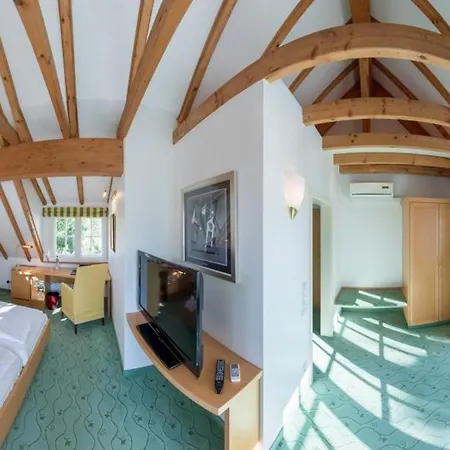 Hotell Im Park 3*